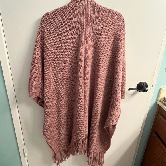 LC Lauren Conrad Pink Knit Shawl with Fringe - Picture 7 of 7